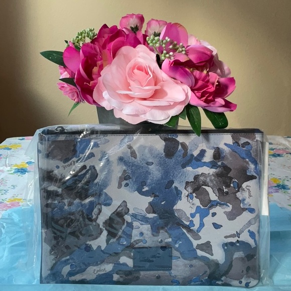 ππ€π€ COACH WATERCOLOR SCRIPT PRINT POUCH π€π€π - Picture 3 of 16